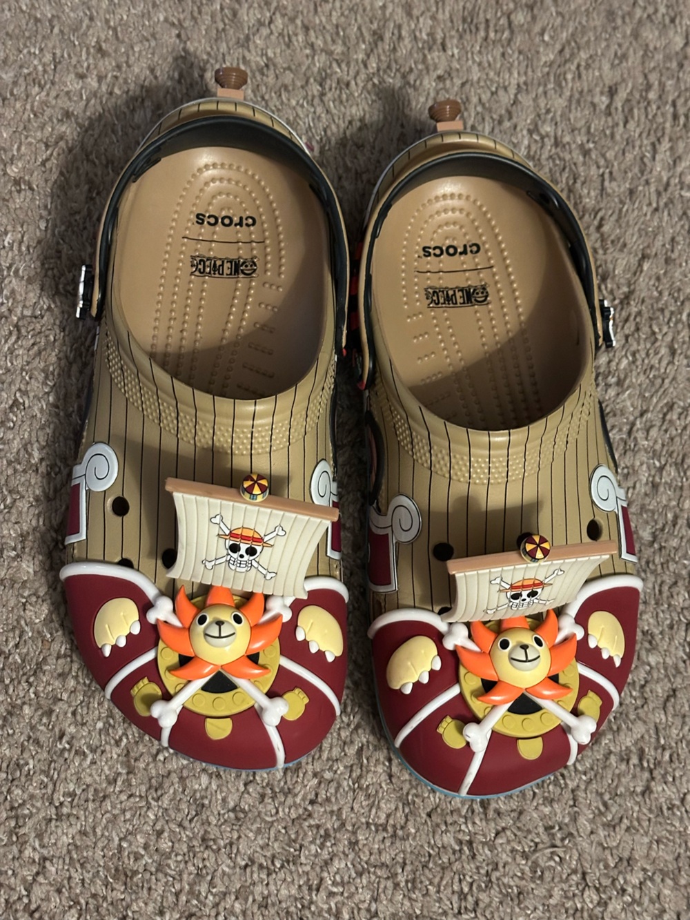 CROCS One Piece Thousand Sunny size 10M/12W